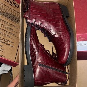 Munro Women's Burgundy Croc-Embossed Boots